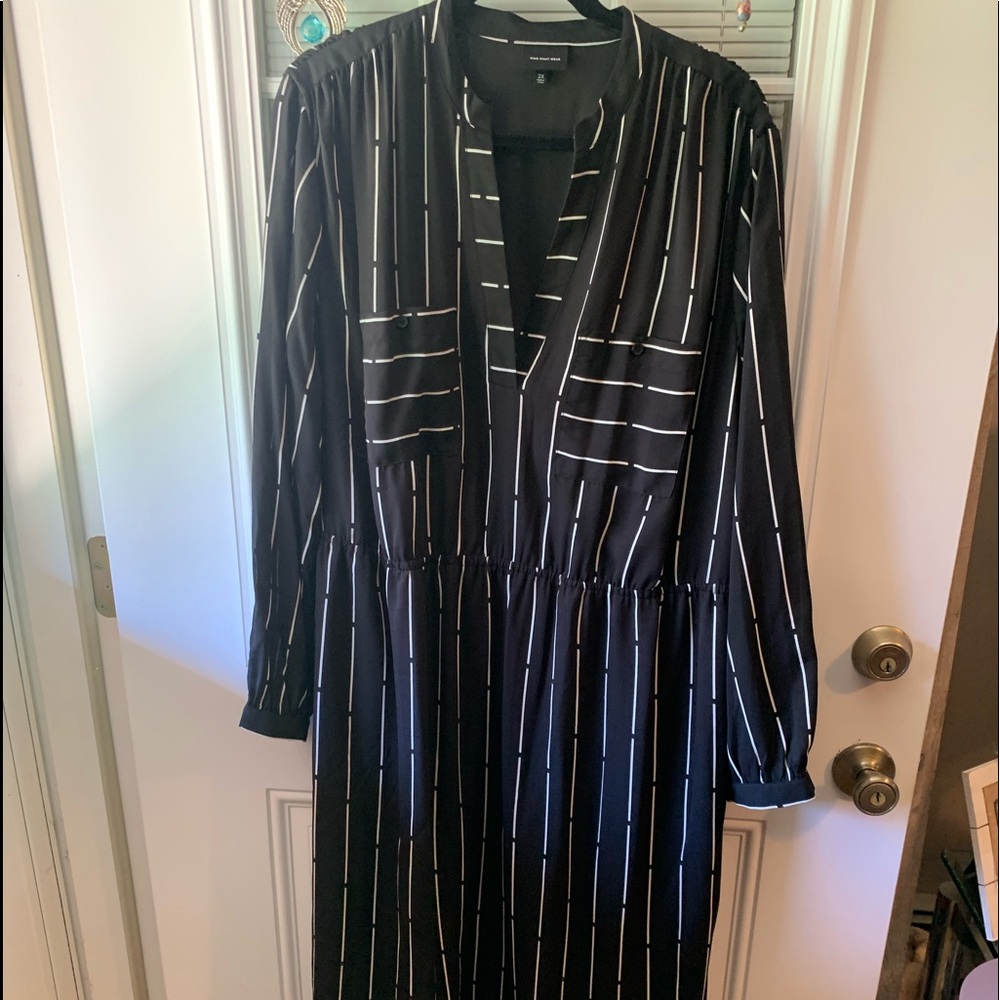 What to Wear Black Stripped Midi Dress